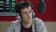 Mark in Love Actually (Image via YouTube @/Stuiocanal)